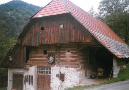 Čebine - Hlev na domačiji Čebine 3