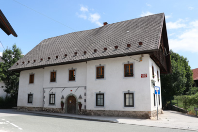 Lesce - Kmečki dvorec Begunjska 2