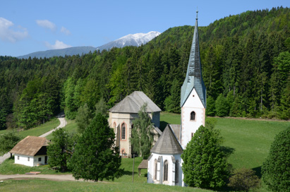 Leše pri Prevaljah - Ambient s cerkvama sv. Ane in sv. Volbenka