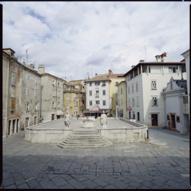 Piran - Vodnjak na Prvomajskem trgu