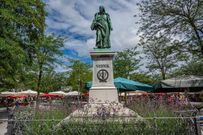 Ljubljana - Spomenik Valentinu Vodniku