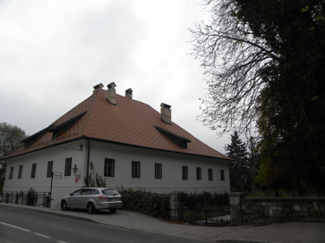 Vrhnika - Hiša z vrtom Cankarjev trg 1