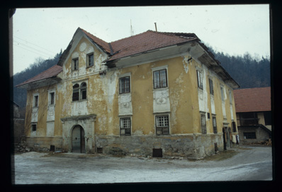 Kamna Gorica - Kapusova graščina