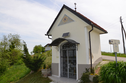 Orehovski Vrh - Kapelica s skupino Križanja