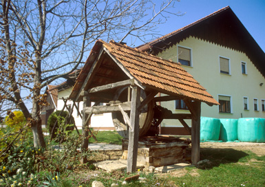 Cogetinci - Vodnjak na domačiji Cogetinci 76
