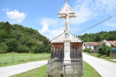 Pince - Kamniti križ