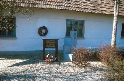 Logarovci - Spomenik ob Žalikovi domačiji