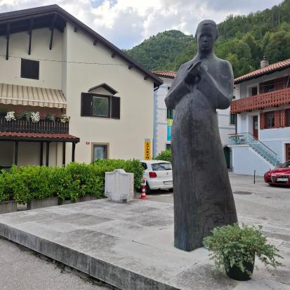 Kobarid - Spomenik Simonu Gregorčiču