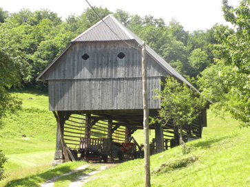Javornik - Kozolec na domačiji Javornik 7