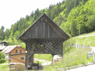 Javornik - Kozolec na domačiji Javornik 14