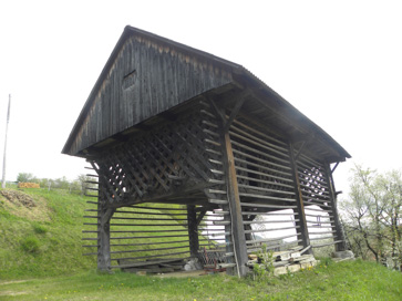 Javornik - Kozolec na domačiji Javornik 16