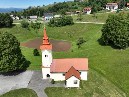Oštrc - Cerkev sv. Marije Magdalene