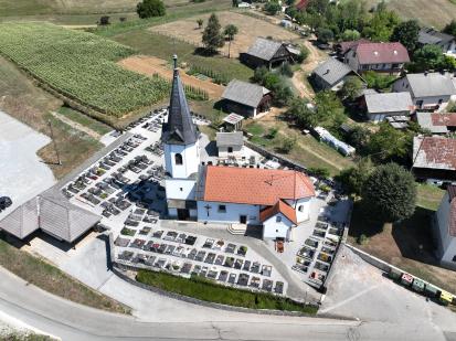 Novo mesto - Cerkev sv. Janeza Evangelista v Dolenjih Kamencah