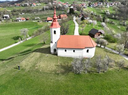 Vrh pri Površju - Cerkev sv. Neže