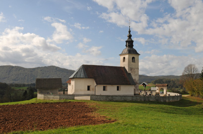 Vrhovo pri Žužemberku - Cerkev sv. Križa