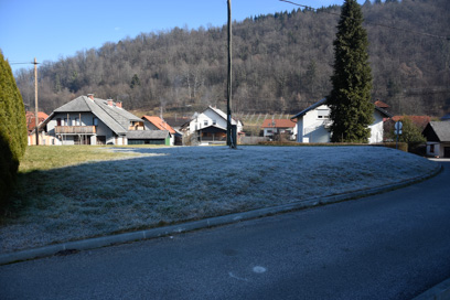 Dvor pri Žužemberku - Lokacija cerkve sv. Jurija