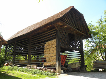 Prožinska vas - Kozolec na domačiji Prožinska vas 27