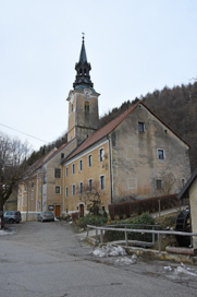 Pišece - Cerkev sv. Mihaela z župniščem