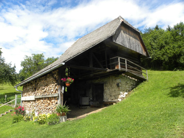 Javornik - Kašča na domačiji Javornik 7