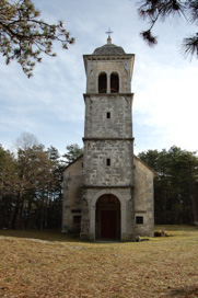 Plešivica pri Sežani - Cerkev Marijinega Vnebovzetja