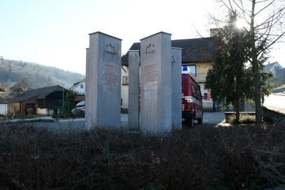 Gorenje Vrhpolje - Spomenik NOB