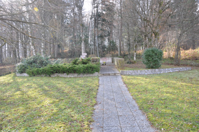 Stranska vas - Grob s spomenikom padlim