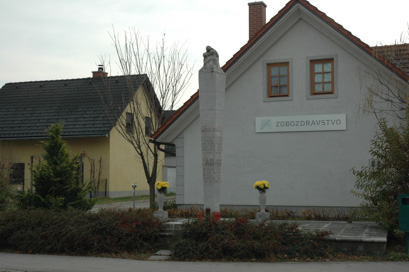 Novo mesto - Grobnica padlih med NOB v Žabji vasi