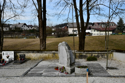 Novo mesto - Grobnica NOB na pokopališču Šmihel