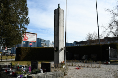 Novo mesto - Grobnica NOB na pokopališču Ločna