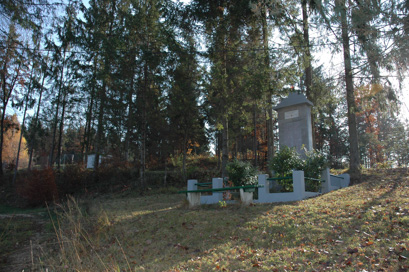 Novo mesto - Grobišče in spomenik NOB pri Sv. Roku