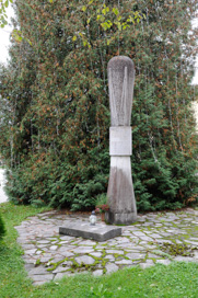 Škocjan - Grob s spomenikom padlim borcem in žrtvam