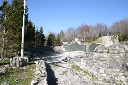 Trnovo - Grobnica in spomenik padlim