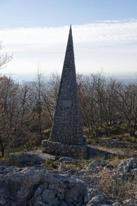 Sabotin - Spominska piramida 6. soški bitki I