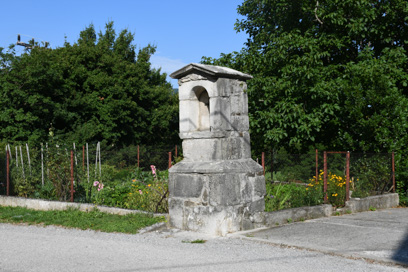 Podgrič - Znamenje v vasi