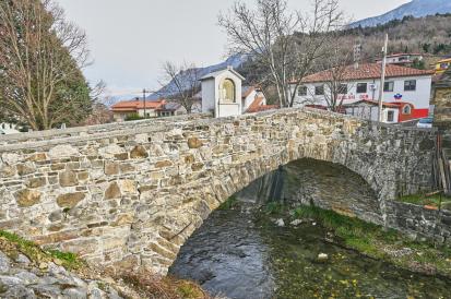 Podnanos - Enoločni kamniti most na Močilniku