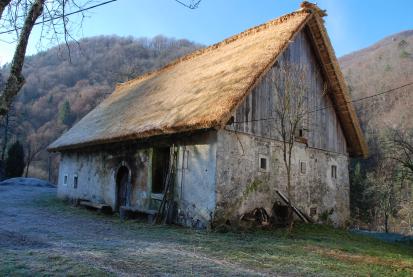 Gorenja Trebuša - Domačija Gorenja Trebuša 112, 113
