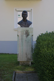 Kamnik - Spomenik Antonu Medvedu