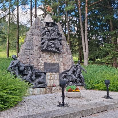 Hrušica - Spomenik talcem na Belem polju