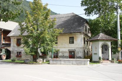 Smokuč - Grobišče sredi vasi