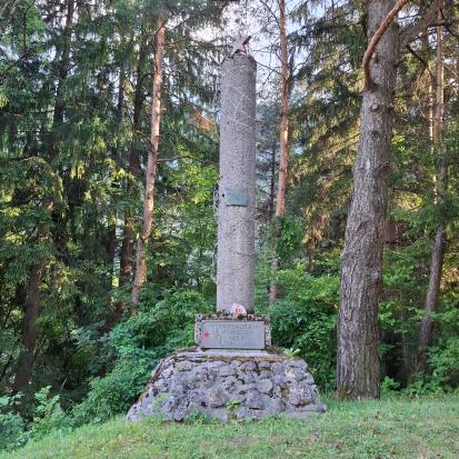 Hrušica - Spomenik kurirski poti na Belem polju