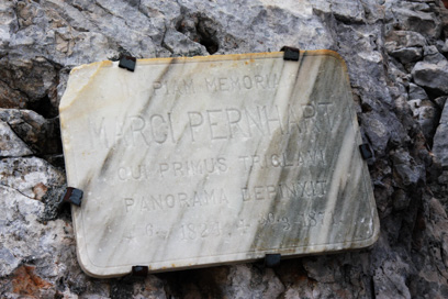 Triglav - Spominska plošča Marku Pernhartu