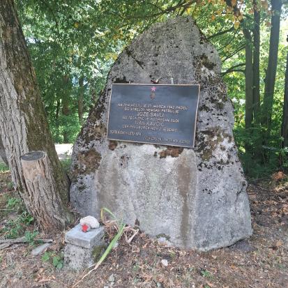 Moste - Spominsko znamenje Jožetu Šavliju in Ivanu Kavčiču