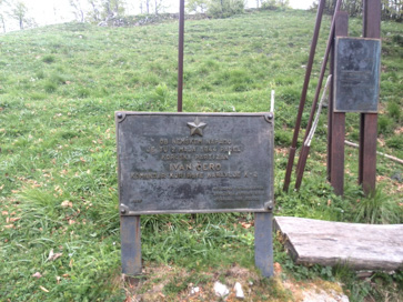 Planina pod Golico - Spominska plošča Ivanu Čeru na Suhem sedlu