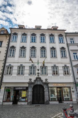 Ljubljana - Hiša Ciril Metodov trg 21
