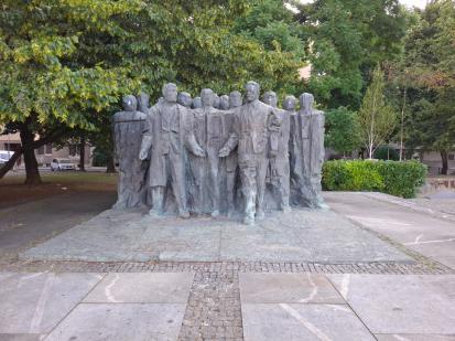 Ljubljana - Spomenik Edvardu Kardelju