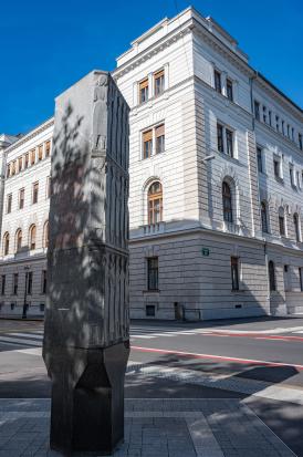 Ljubljana - Spomenik ženam na Miklošičevi cesti