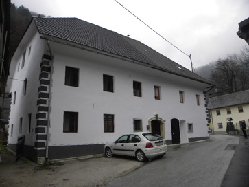 Železniki - Hiša Racovnik 36