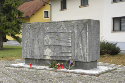 Železniki - Spomenik padlim med NOB na Trnju