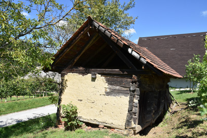 Mala vas pri Ormožu - Klečaja pod domačijo Mala vas 24
