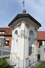 Mihovci pri Veliki Nedelji - Znamenje ob križišču